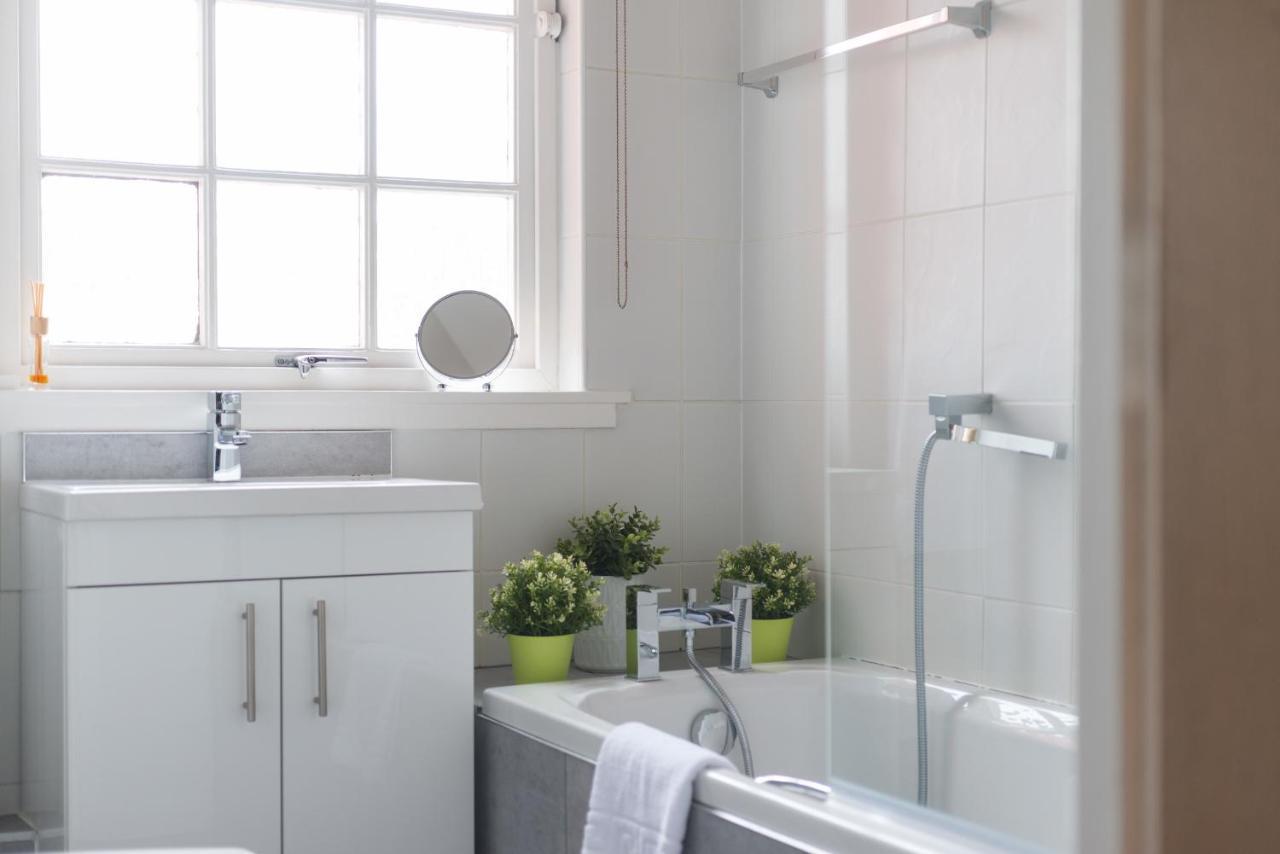 Royal Mile Modern Apartment Edinburgh Bagian luar foto