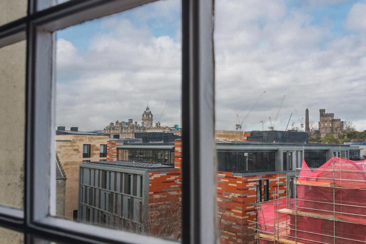 Royal Mile Modern Apartment Edinburgh Bagian luar foto